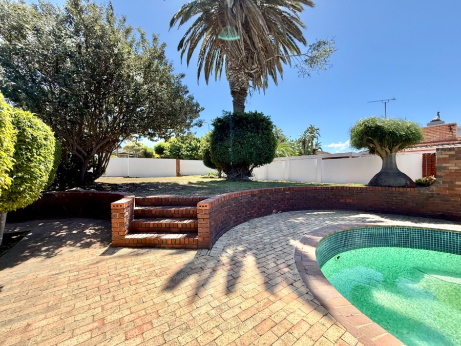 5 Bedroom Property for Sale in Bluewater Bay Eastern Cape